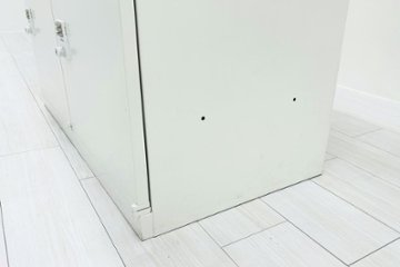 オカムラ レクトライン 8人用ロッカー 中古 モバイル収納 メール投函口 中古オフィス家具 900/450/1810 ホワイト プッシュ錠 電源コード付画像