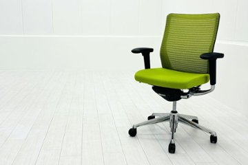 コーラルチェア ミドルバック オカムラ 中古 背メッシュ 可動肘 中古オフィス家具 中古チェア ライムグリーンの画像
