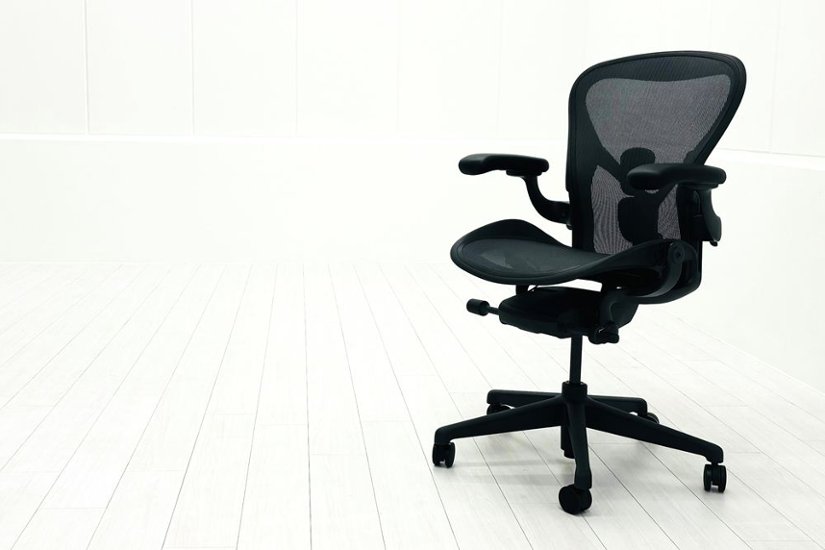 【展示品】 ハーマンミラー アーロンチェア リマスタード Bサイズ フル装備 中古 Herman Miller Aeron Chairs 中古オフィス家具 グラファイト画像