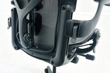 【展示品】 ハーマンミラー アーロンチェア リマスタード Bサイズ フル装備 中古 Herman Miller Aeron Chairs 中古オフィス家具 グラファイト画像