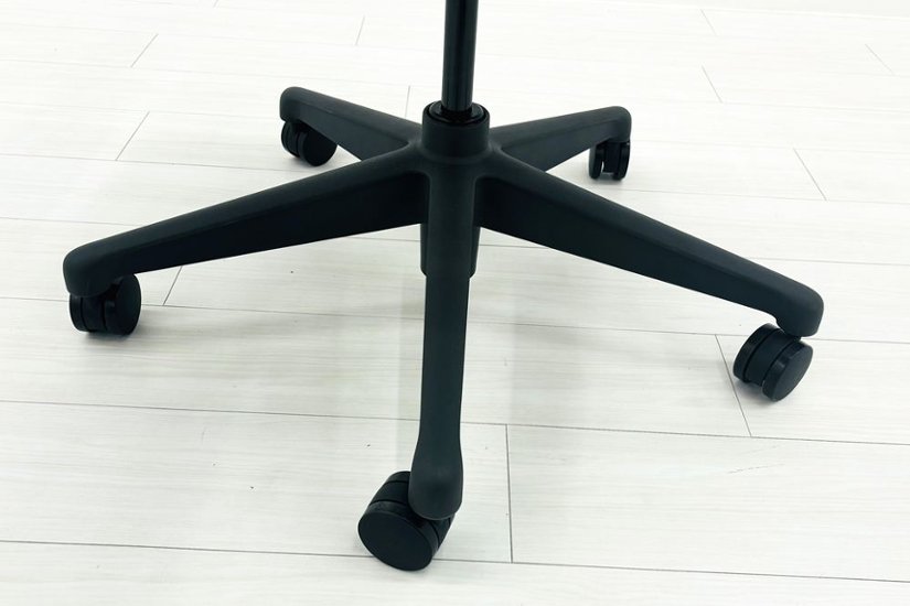 【展示品】 ハーマンミラー アーロンチェア リマスタード Bサイズ フル装備 中古 Herman Miller Aeron Chairs 中古オフィス家具 グラファイト画像