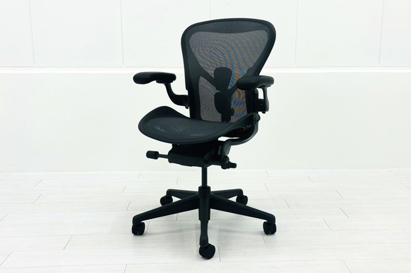 【展示品】 ハーマンミラー アーロンチェア リマスタード Bサイズ フル装備 中古 Herman Miller Aeron Chairs 中古オフィス家具 グラファイト画像