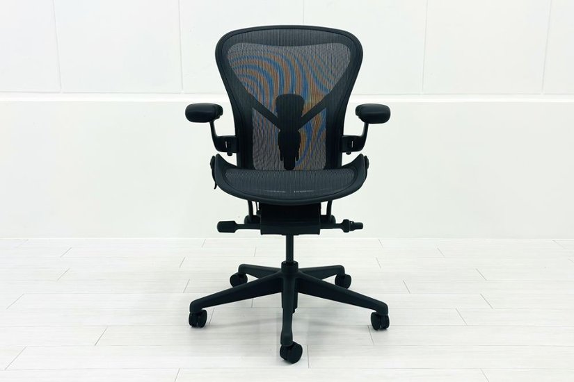 【展示品】 ハーマンミラー アーロンチェア リマスタード Bサイズ フル装備 中古 Herman Miller Aeron Chairs 中古オフィス家具 グラファイト画像