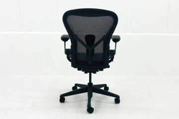 【展示品】 ハーマンミラー アーロンチェア リマスタード Bサイズ フル装備 中古 Herman Miller Aeron Chairs 中古オフィス家具 グラファイト画像