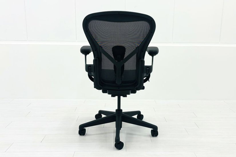 【展示品】 ハーマンミラー アーロンチェア リマスタード Bサイズ フル装備 中古 Herman Miller Aeron Chairs 中古オフィス家具 グラファイト画像