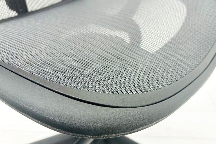 【展示品】 ハーマンミラー アーロンチェア リマスタード Bサイズ フル装備 中古 Herman Miller Aeron Chairs 中古オフィス家具 グラファイト画像