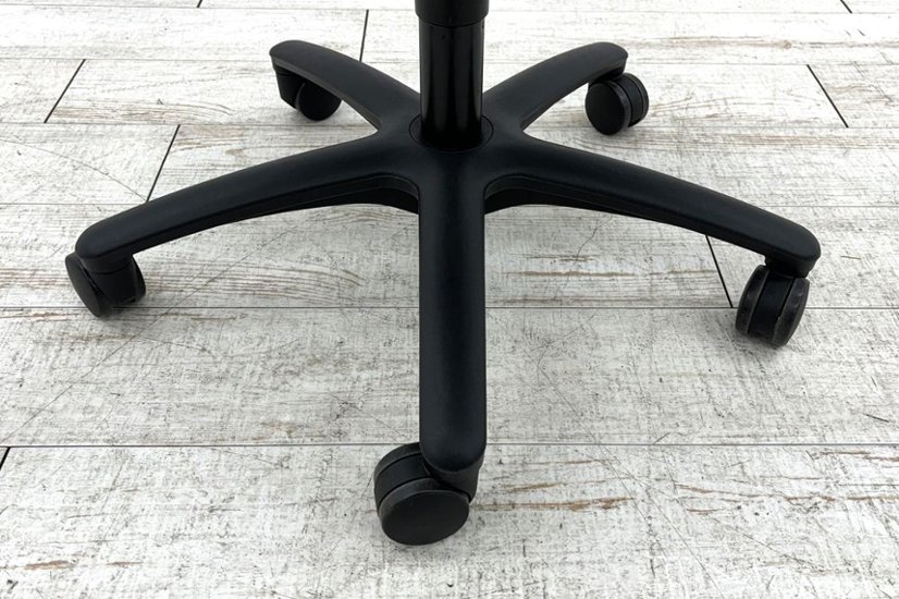 オカムラ カロッツァチェア 中古 OKAMURA Carrozza クッション ブルー ローバック 肘無 中古オフィス家具 オフィスチェア画像