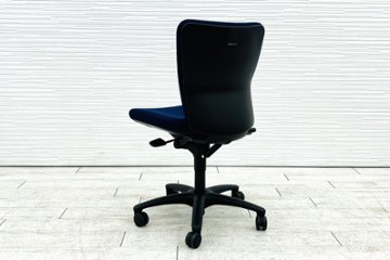 オカムラ カロッツァチェア 中古 OKAMURA Carrozza クッション ブルー ローバック 肘無 中古オフィス家具 オフィスチェア画像