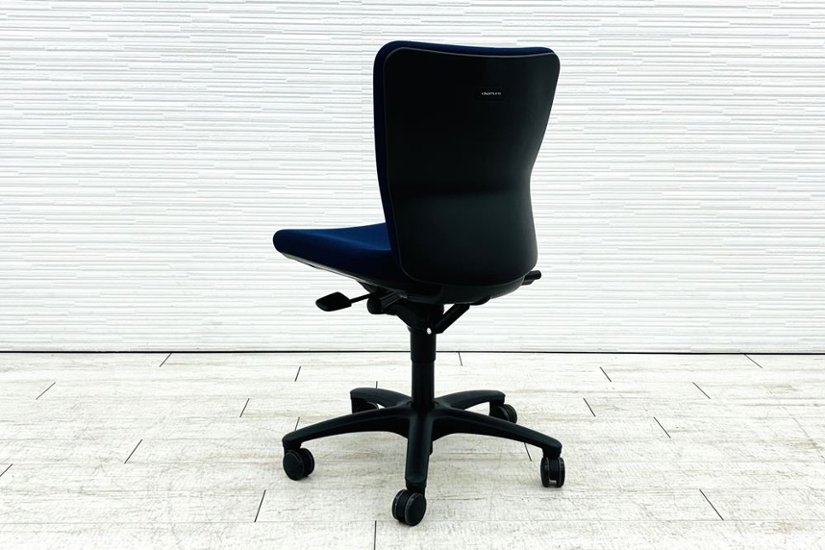オカムラ カロッツァチェア 中古 OKAMURA Carrozza クッション ブルー ローバック 肘無 中古オフィス家具 オフィスチェア画像