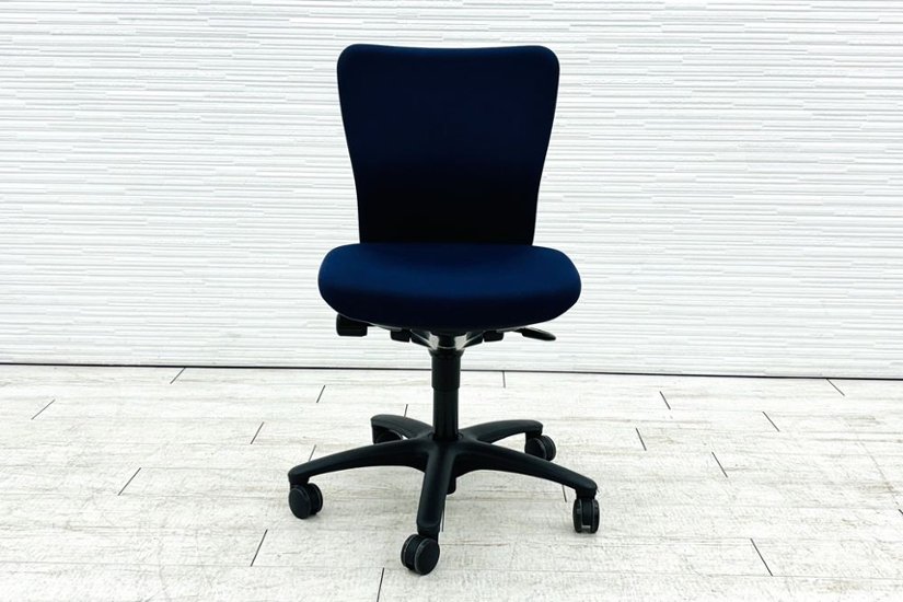 オカムラ カロッツァチェア 中古 OKAMURA Carrozza クッション ブルー ローバック 肘無 中古オフィス家具 オフィスチェア画像