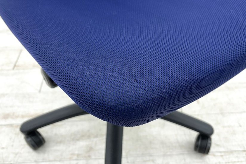 オカムラ カロッツァチェア 中古 OKAMURA Carrozza クッション ブルー ローバック 肘無 中古オフィス家具 オフィスチェア画像