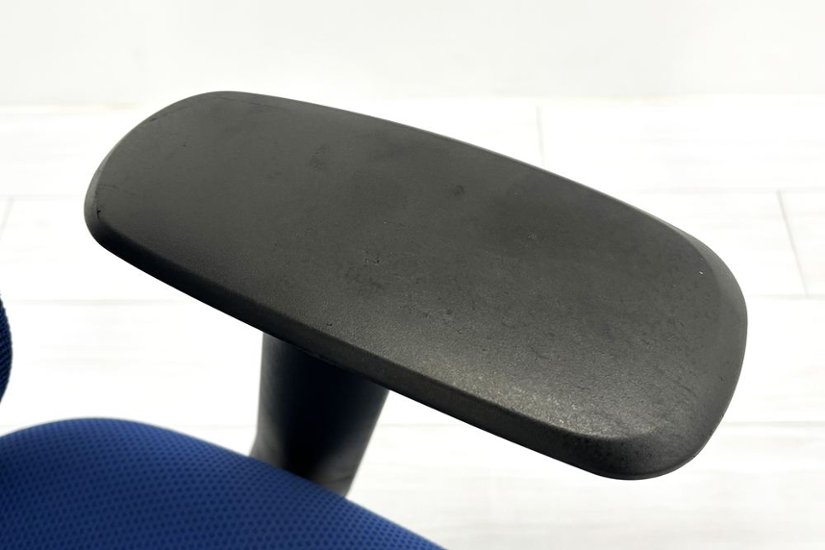 オカムラ シルフィーチェア 中古 2019年製 エクストラハイバック 可動肘 OKAMURA Sylphy 中古オフィス家具 ミディアムブルー画像