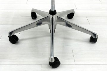 オカムラ シルフィーチェア 中古 2019年製 エクストラハイバック 可動肘 OKAMURA Sylphy 中古オフィス家具 ミディアムブルー画像