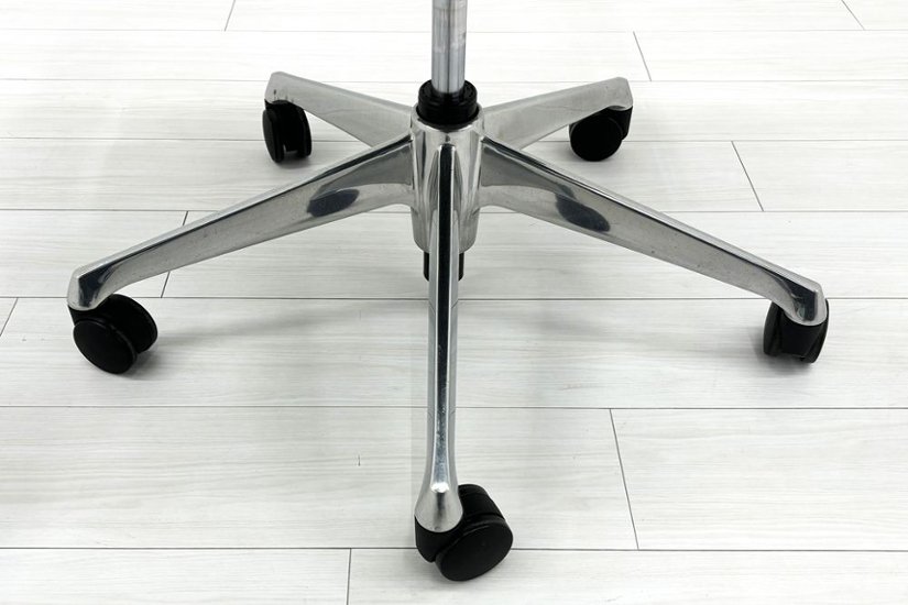 オカムラ シルフィーチェア 中古 2019年製 エクストラハイバック 可動肘 OKAMURA Sylphy 中古オフィス家具 ミディアムブルー画像