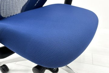 オカムラ シルフィーチェア 中古 2019年製 エクストラハイバック 可動肘 OKAMURA Sylphy 中古オフィス家具 ミディアムブルー画像