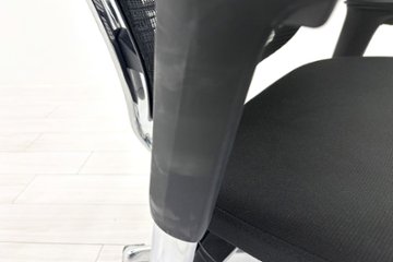 【ポリッシュ脚ピカピカ磨き有！】オカムラ コンテッサセコンダ Contessa seconda 2018年製 中古 高機能チェア 中古オフィス家具 ブラック画像