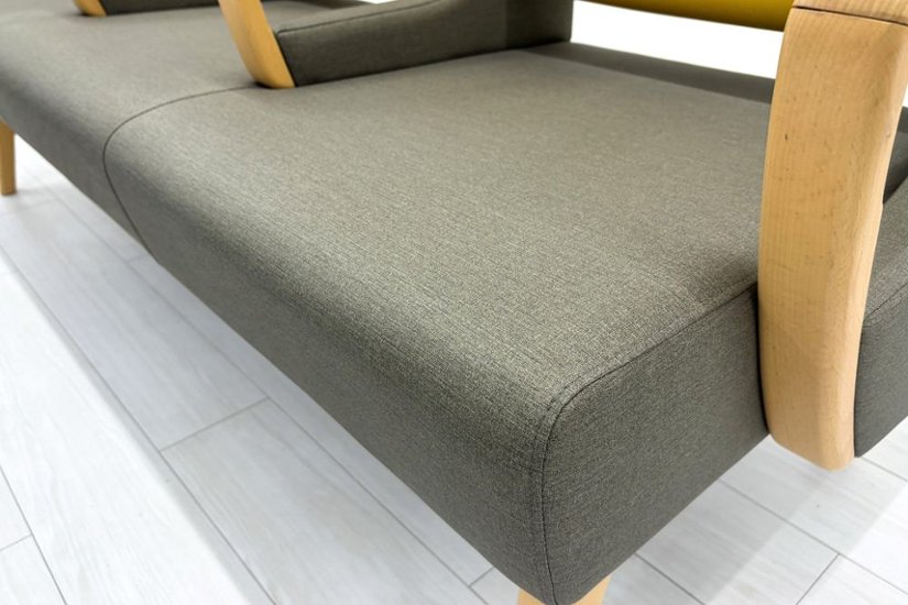 ロビーチェア オリバー oliver 中古 3人掛けチェア 医療用家具 ロビーソファ 病院椅子 病院チェア 応接椅子 中古オフィス家具 1770/620/780画像