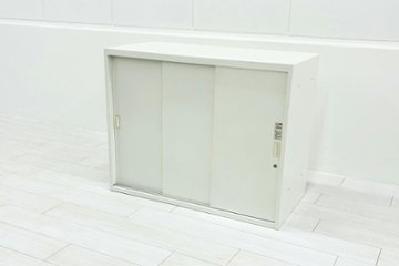 引き違い書庫 スチール スライド書庫 中古 オカムラ 中古キャビネット スチール書庫 中古オフィス家具 ホワイト 900/450/710の画像