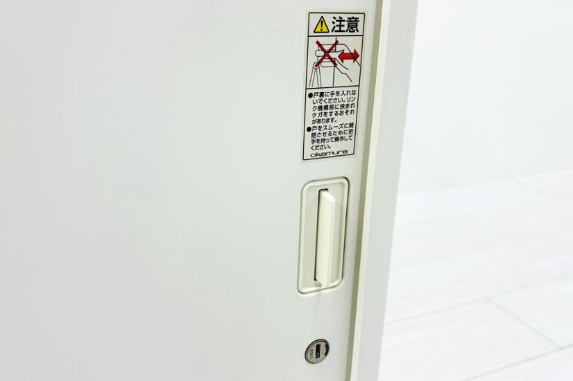 引き違い書庫 スチール スライド書庫 中古 オカムラ 中古キャビネット スチール書庫 中古オフィス家具 ホワイト 900/450/710画像