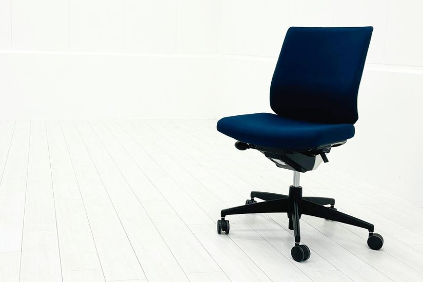 コクヨ ウィザードチェア 肘無 中古 ウィザード2 ローバック 中古オフィス家具 KOKUYO Wizard ブルー画像