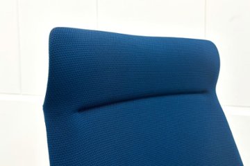 コクヨ ウィザード2 中古 2018年製 ミドルマネージメントチェア ヘッドレスト付 固定肘  中古オフィス家具 KOKUYO ターコイズブルー画像