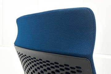 コクヨ ウィザード2 中古 2018年製 ミドルマネージメントチェア ヘッドレスト付 固定肘  中古オフィス家具 KOKUYO ターコイズブルー画像