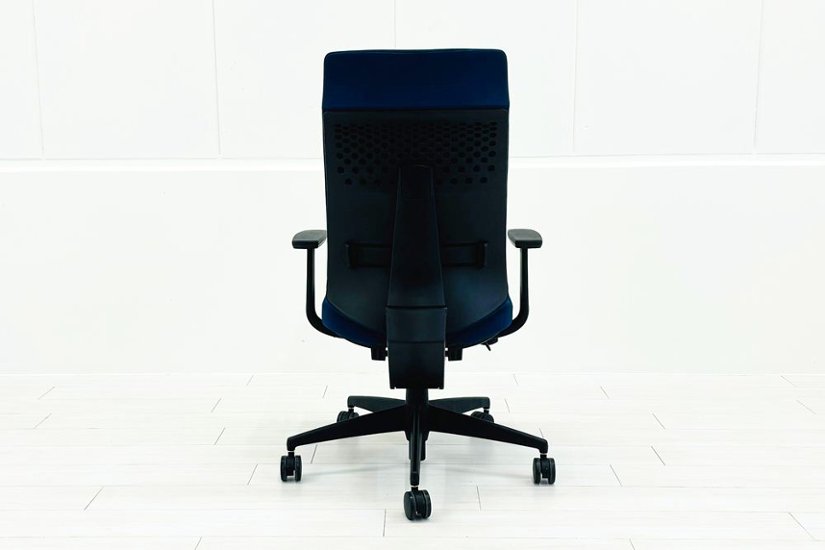 コクヨ ウィザード2 中古 2018年製 ミドルマネージメントチェア ヘッドレスト付 固定肘  中古オフィス家具 KOKUYO ターコイズブルー画像