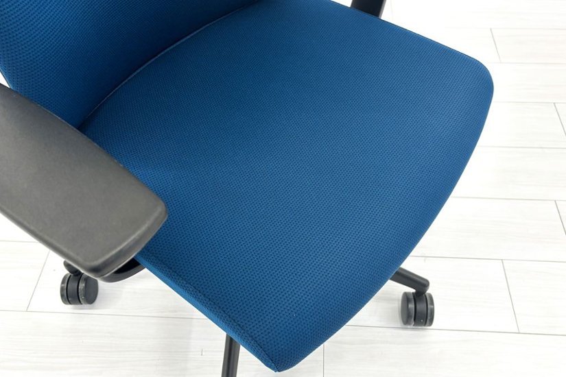 コクヨ ウィザード2 中古 2018年製 ミドルマネージメントチェア ヘッドレスト付 固定肘  中古オフィス家具 KOKUYO ターコイズブルー画像