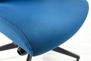 コクヨ ウィザード2 中古 2018年製 ミドルマネージメントチェア ヘッドレスト付 固定肘  中古オフィス家具 KOKUYO ターコイズブルー画像