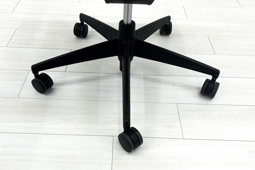 コクヨ ウィザード2 中古 ミドルマネージメントチェア ヘッドレスト付 固定肘  中古オフィス家具 KOKUYO プルシアンブルー画像