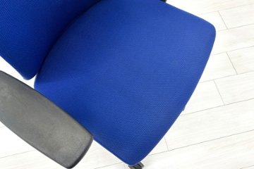 コクヨ ウィザード2 中古 ミドルマネージメントチェア ヘッドレスト付 固定肘  中古オフィス家具 KOKUYO プルシアンブルー画像