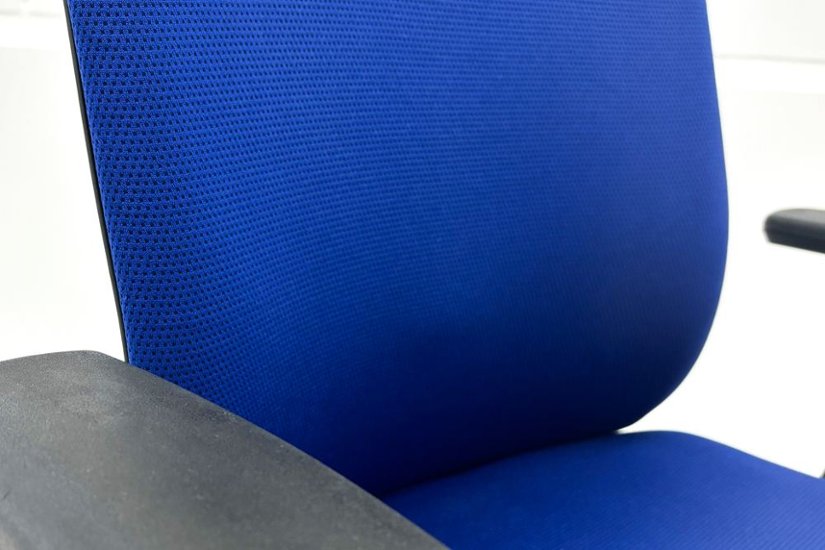 コクヨ ウィザード2 中古 ミドルマネージメントチェア ヘッドレスト付 固定肘  中古オフィス家具 KOKUYO プルシアンブルー画像