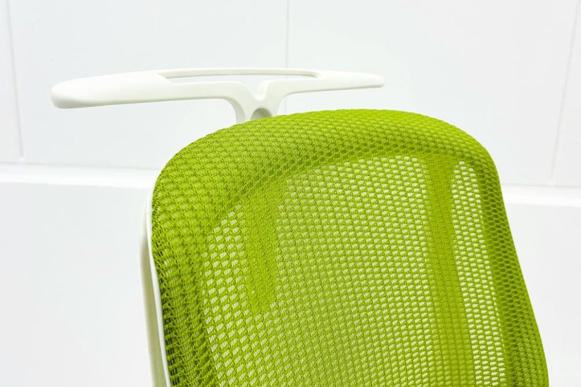 中古オフィスチェア オカムラ シルフィーチェア 中古 2017年製 ローバック 肘無 Sylphy メッシュ 中古オフィス家具 ライムグリーン画像