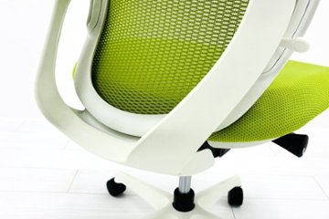 中古オフィスチェア オカムラ シルフィーチェア 中古 2017年製 ローバック 肘無 Sylphy メッシュ 中古オフィス家具 ライムグリーン画像