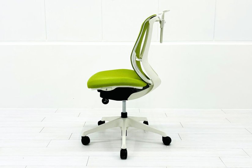 中古オフィスチェア オカムラ シルフィーチェア 中古 2017年製 ローバック 肘無 Sylphy メッシュ 中古オフィス家具 ライムグリーン画像
