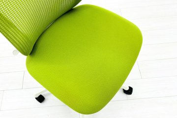 中古オフィスチェア オカムラ シルフィーチェア 中古 2017年製 ローバック 肘無 Sylphy メッシュ 中古オフィス家具 ライムグリーン画像