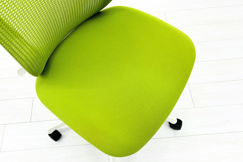 中古オフィスチェア オカムラ シルフィーチェア 中古 2017年製 ローバック 肘無 Sylphy メッシュ 中古オフィス家具 ライムグリーン画像