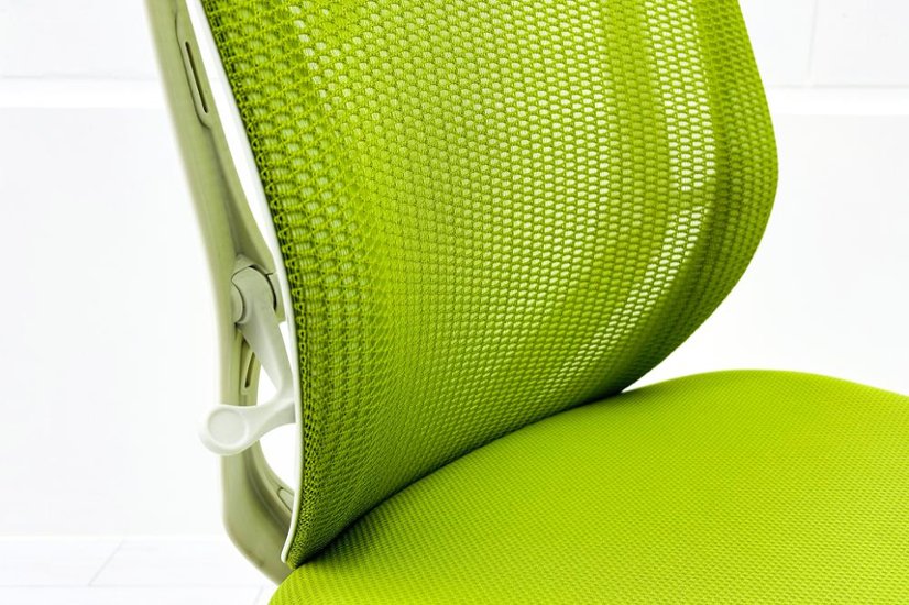 中古オフィスチェア オカムラ シルフィーチェア 中古 2017年製 ローバック 肘無 Sylphy メッシュ 中古オフィス家具 ライムグリーン画像