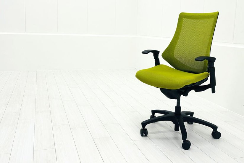 イトーキ エフチェア 中古 2016年製 クッション 可動肘 事務椅子 ITOKI 中古オフィス家具 モスグリーン画像