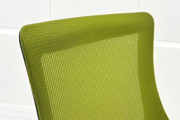 イトーキ エフチェア 中古 2016年製 クッション 可動肘 事務椅子 ITOKI 中古オフィス家具 モスグリーン画像