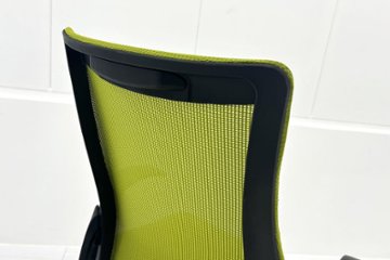 イトーキ エフチェア 中古 2016年製 クッション 可動肘 事務椅子 ITOKI 中古オフィス家具 モスグリーン画像