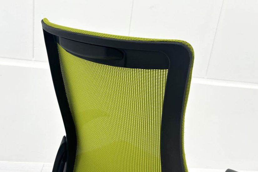 イトーキ エフチェア 中古 2016年製 クッション 可動肘 事務椅子 ITOKI 中古オフィス家具 モスグリーン画像