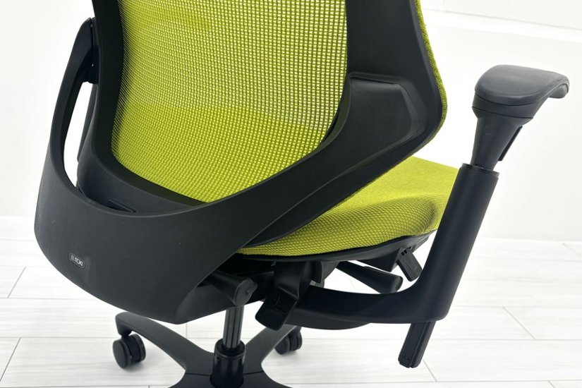 イトーキ エフチェア 中古 2016年製 クッション 可動肘 事務椅子 ITOKI 中古オフィス家具 モスグリーン画像