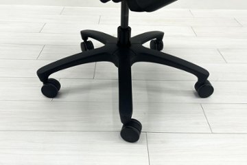 イトーキ エフチェア 中古 2016年製 クッション 可動肘 事務椅子 ITOKI 中古オフィス家具 モスグリーン画像