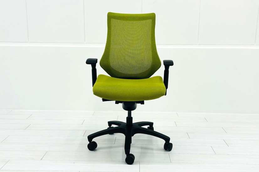 イトーキ エフチェア 中古 2016年製 クッション 可動肘 事務椅子 ITOKI 中古オフィス家具 モスグリーン画像