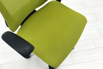 イトーキ エフチェア 中古 2016年製 クッション 可動肘 事務椅子 ITOKI 中古オフィス家具 モスグリーン画像