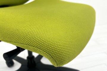 イトーキ エフチェア 中古 2016年製 クッション 可動肘 事務椅子 ITOKI 中古オフィス家具 モスグリーン画像