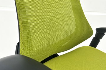 イトーキ エフチェア 中古 2016年製 クッション 可動肘 事務椅子 ITOKI 中古オフィス家具 モスグリーン画像