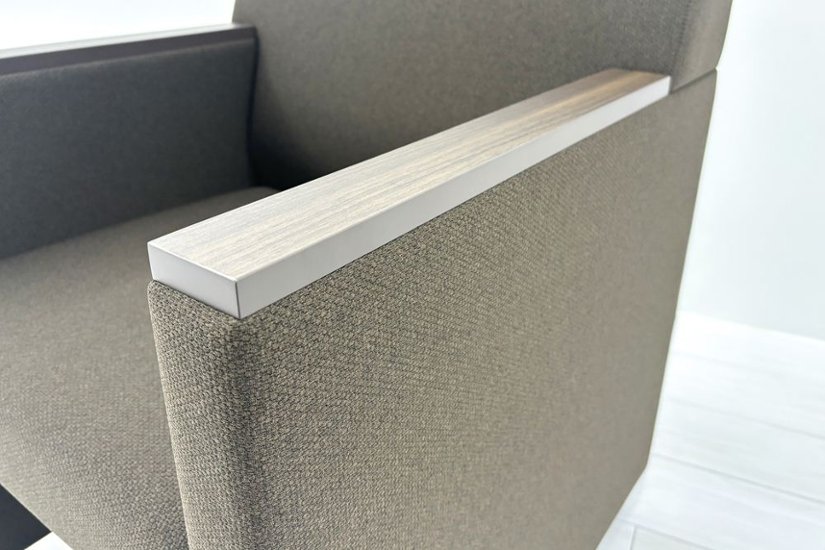 オカムラ 8381シリーズ 中古 多目的チェア 応接ソファ 安楽椅子 ミーティングチェア 応接会議椅子 中古オフィス家具画像