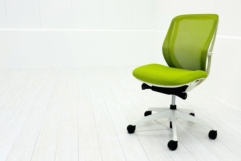中古オフィスチェア オカムラ シルフィーチェア 中古 2015年製 ローバック 肘無 Sylphy メッシュ 中古オフィス家具 ライムグリーン画像